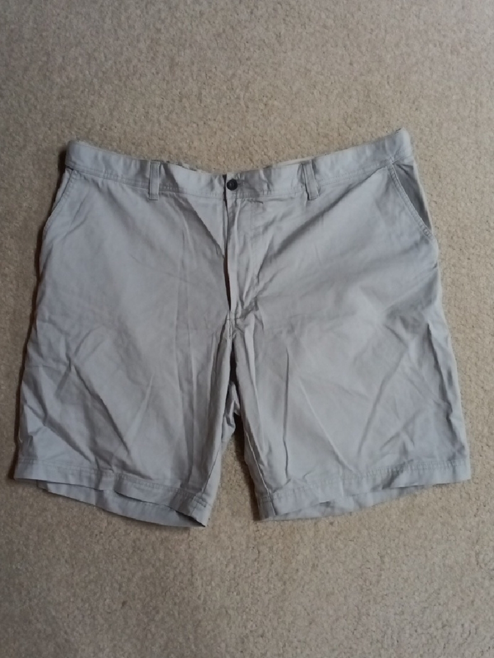 Izod Men’s Light Tan Flat-Front Shorts